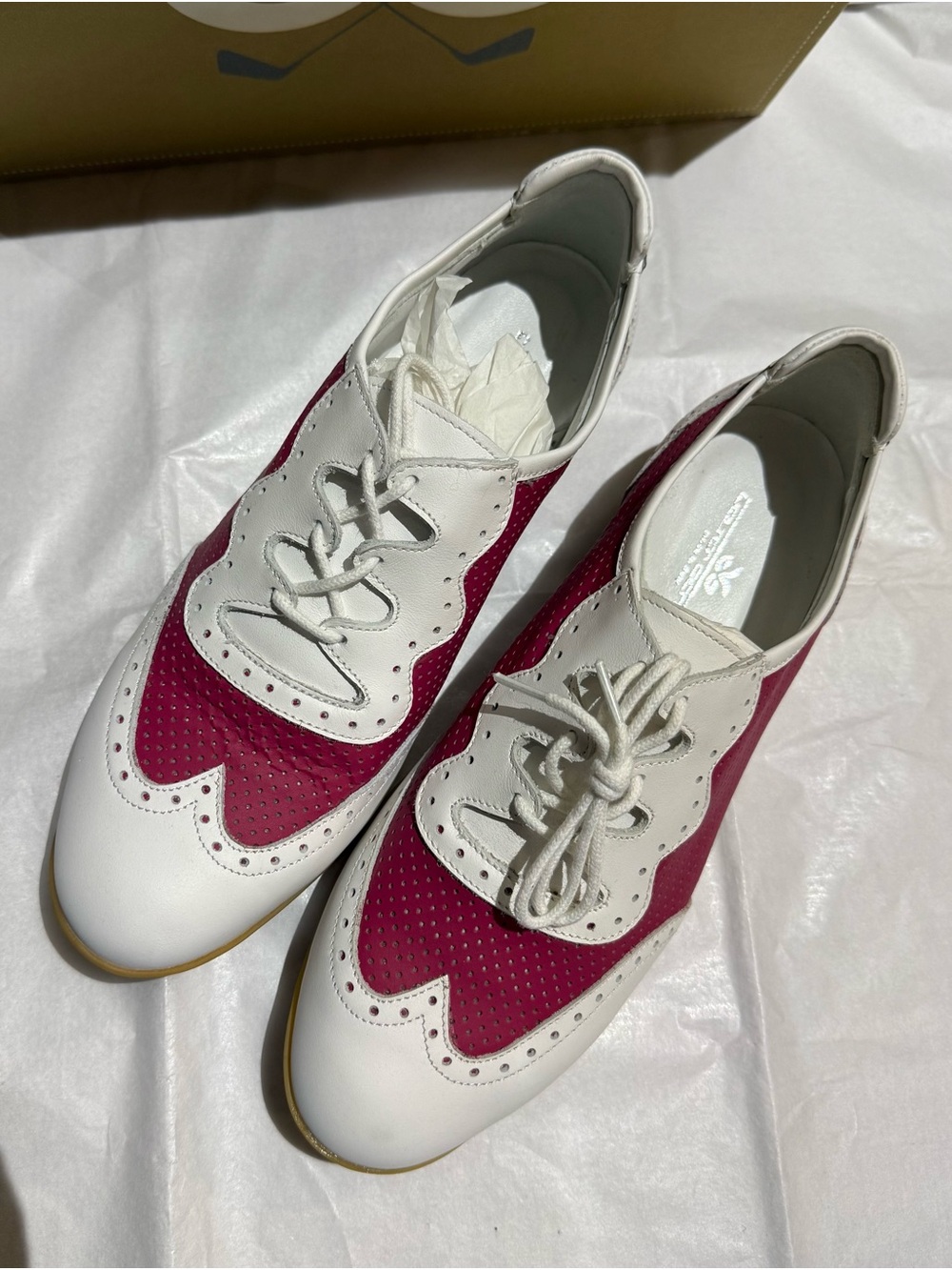 Walter Genuin White and Magenta Wingtip Lace-Up Flats